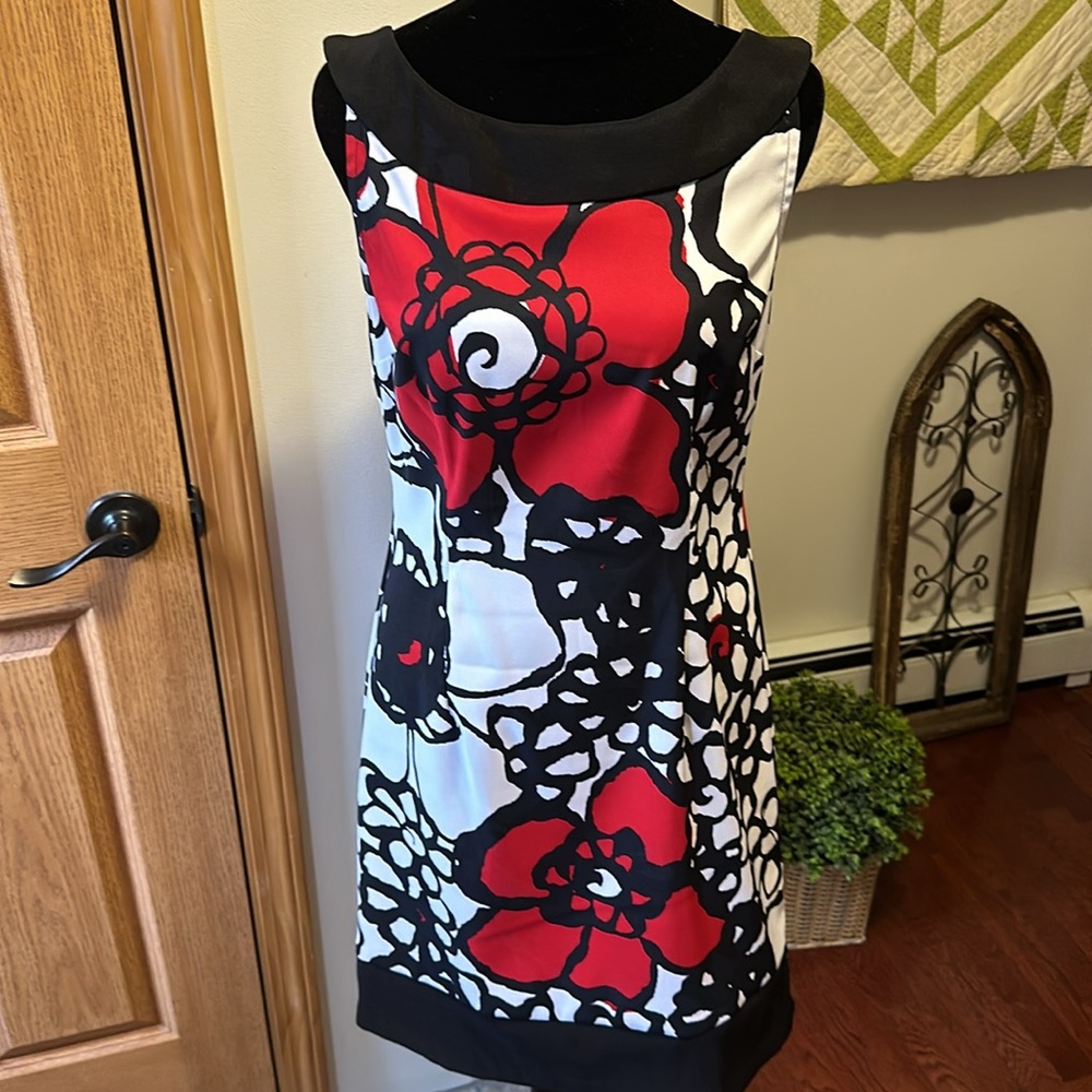 Connected Apparel Red Black Flowered Dress size 6 - Picture 9 of 9